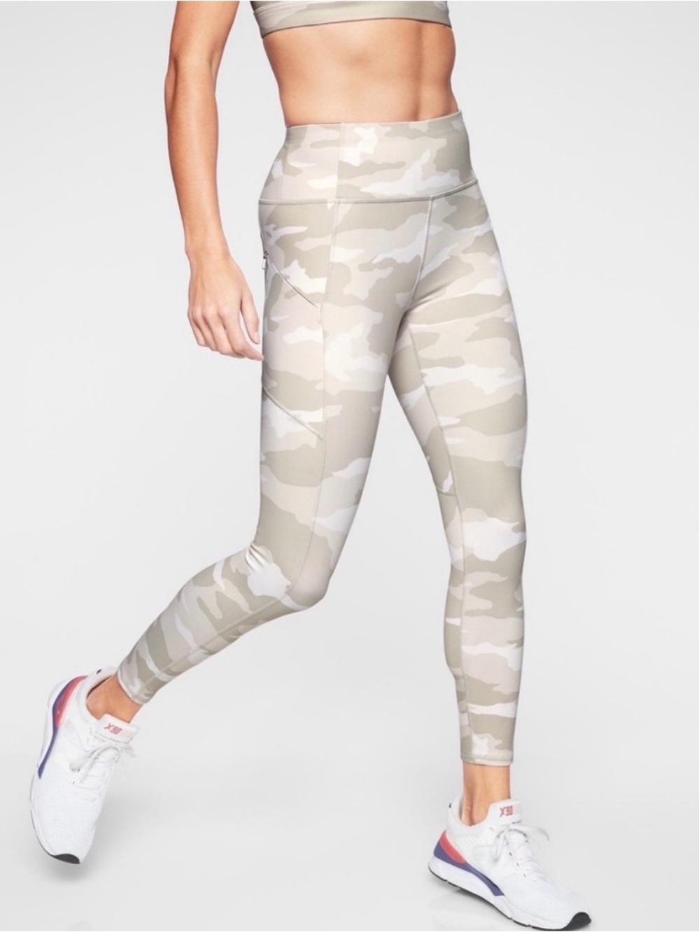 ATHLETA White Camo
Contender 7/8 Tights Leggings
Size Large